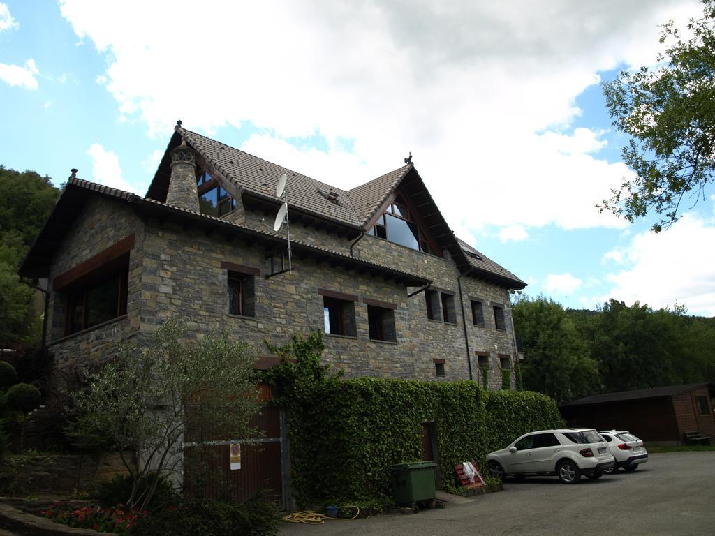 Wecamp Pirineos Hotel Boltana Exterior photo